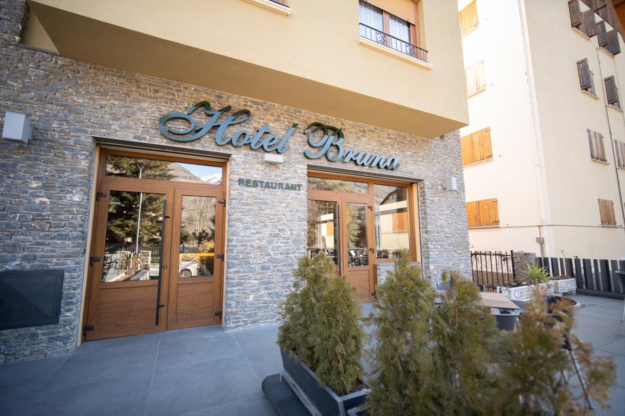 Hotel Bruna Эстерри-д'Анеу Экстерьер фото