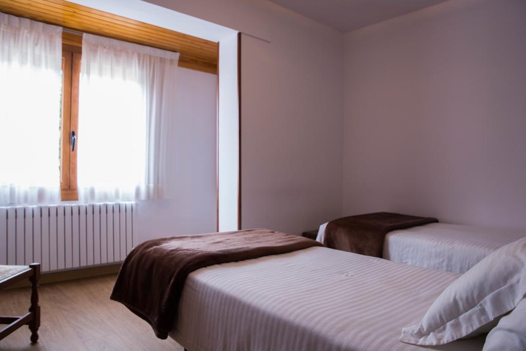 Hotel Bruna Эстерри-д'Анеу Экстерьер фото