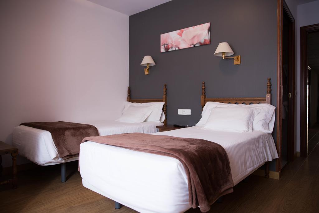 Hotel Bruna Эстерри-д'Анеу Экстерьер фото