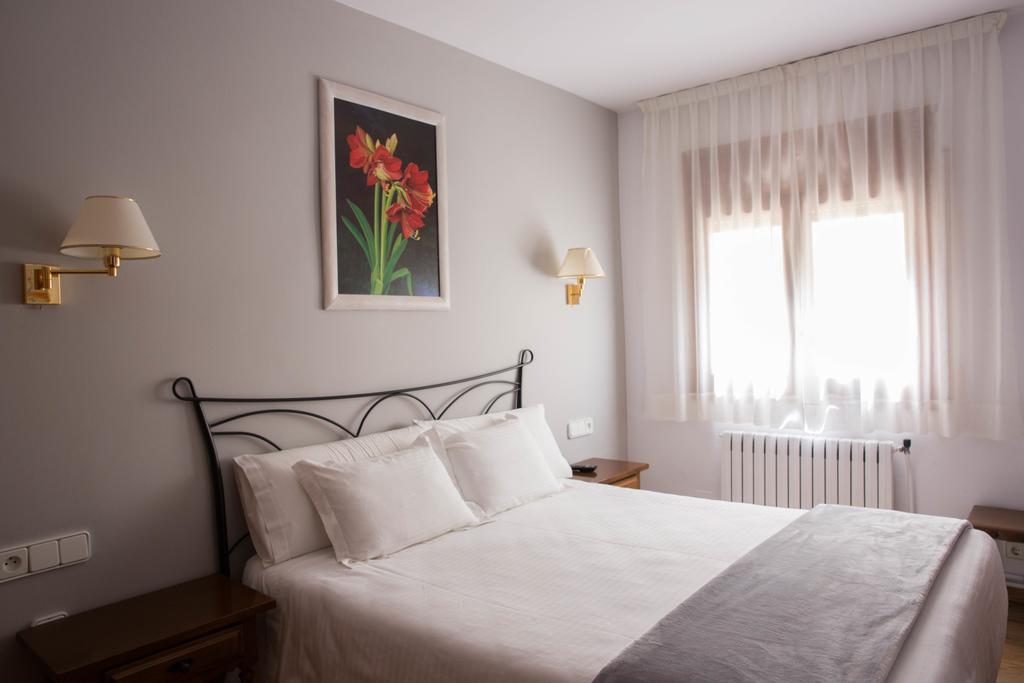 Hotel Bruna Эстерри-д'Анеу Экстерьер фото