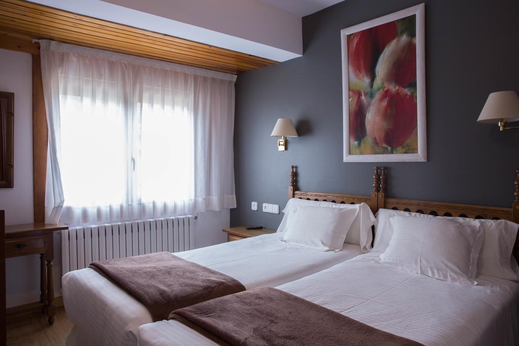 Hotel Bruna Эстерри-д'Анеу Экстерьер фото