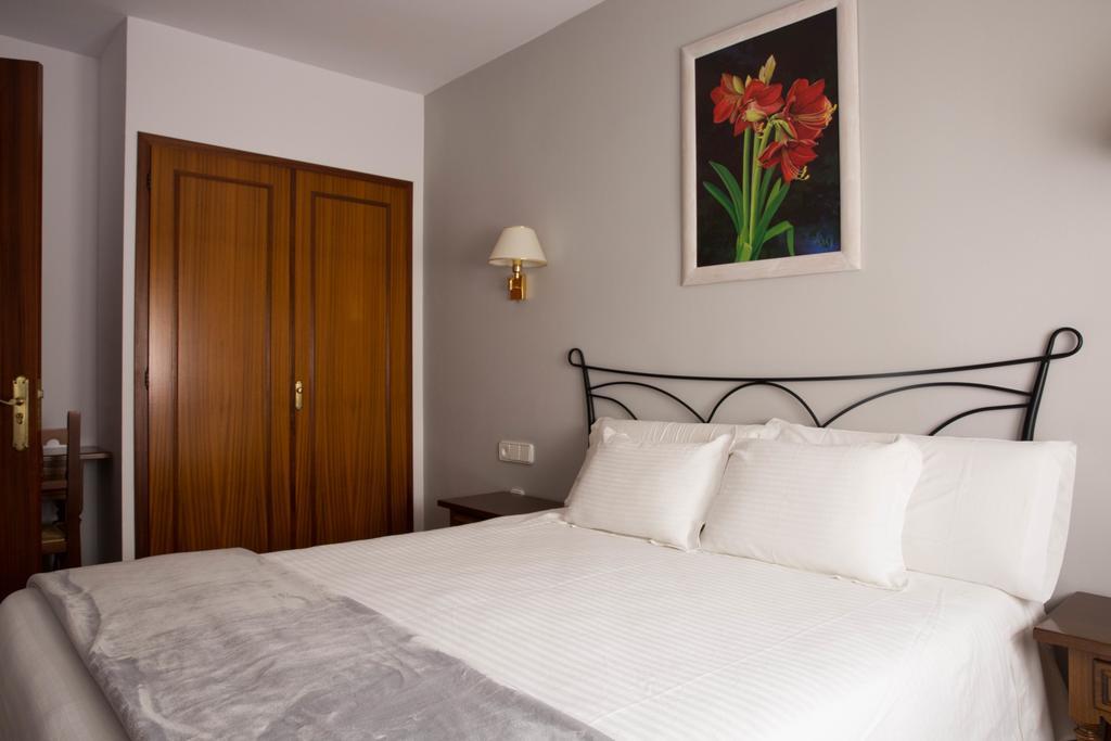 Hotel Bruna Эстерри-д'Анеу Экстерьер фото