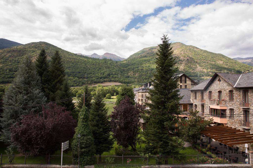 Hotel Bruna Эстерри-д'Анеу Экстерьер фото