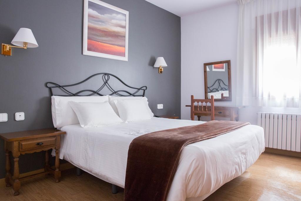 Hotel Bruna Эстерри-д'Анеу Экстерьер фото