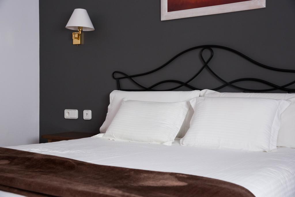 Hotel Bruna Эстерри-д'Анеу Экстерьер фото