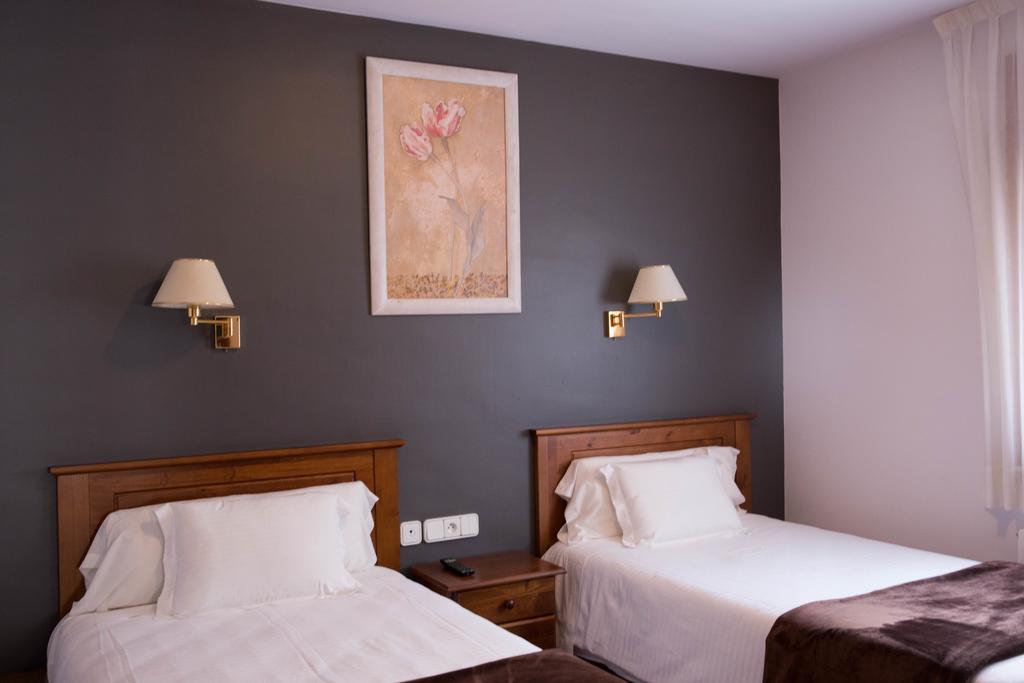 Hotel Bruna Эстерри-д'Анеу Экстерьер фото